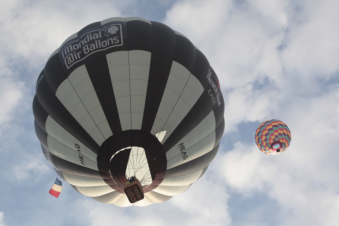 Win hot-air balloon flights
