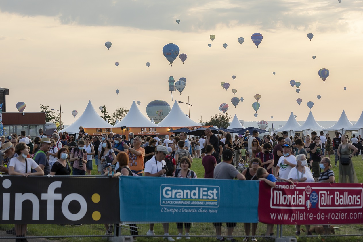 Un ballonville public haut en couleurs