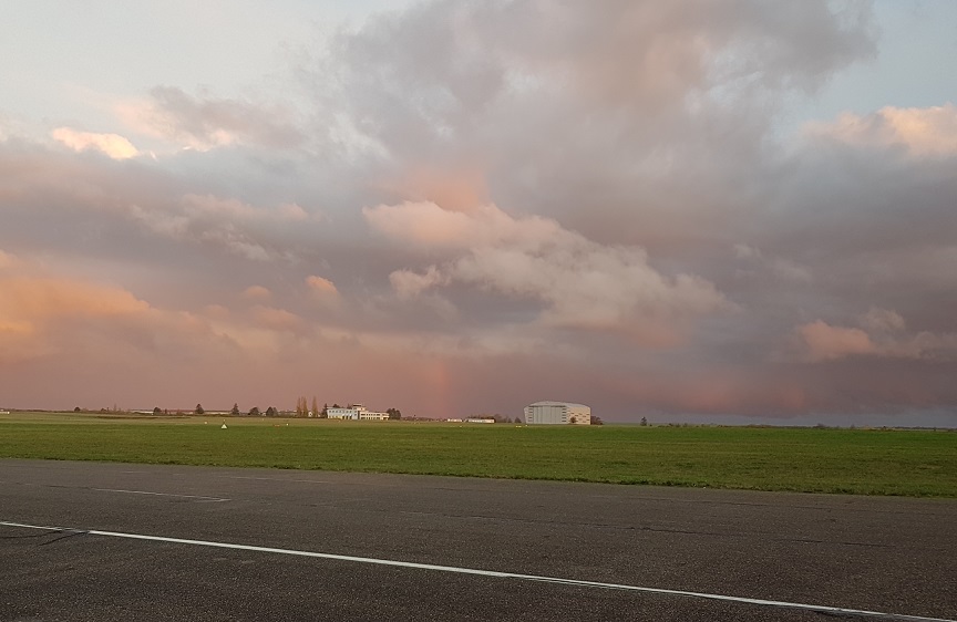 Everyone on the ground in confinement